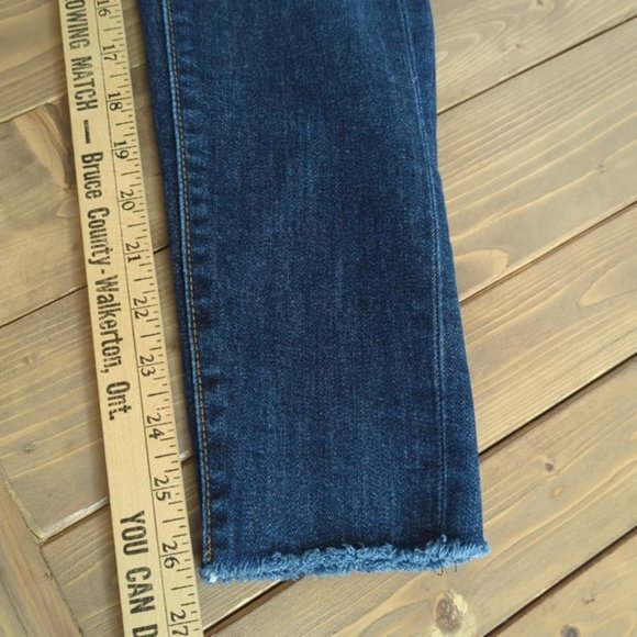 Levi’s Wedgie Skinny Raw Hem High Rise Jeans - Picture 9 of 12